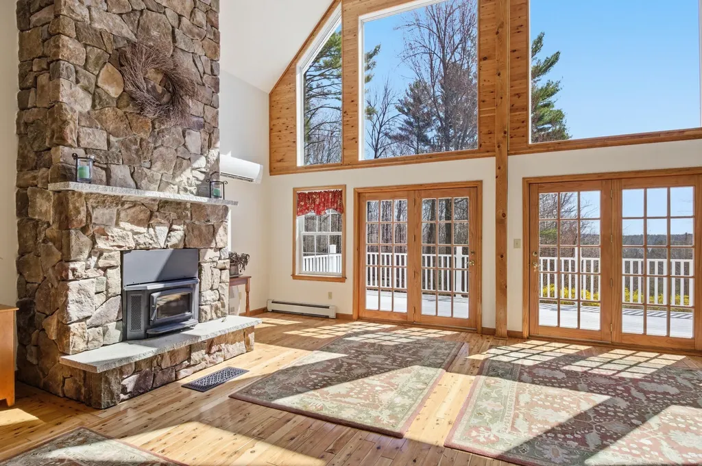 43 Hoyt Drive Monmouth ME 04259