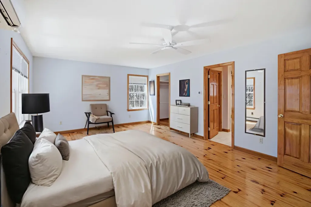 43 Hoyt Drive Monmouth ME 04259