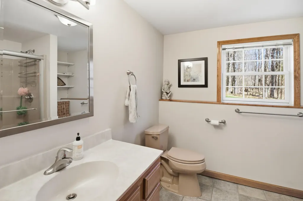 43 Hoyt Drive Monmouth ME 04259