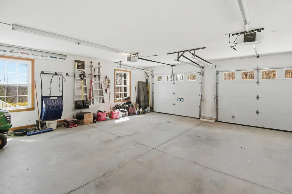 43 Hoyt Drive Monmouth ME 04259