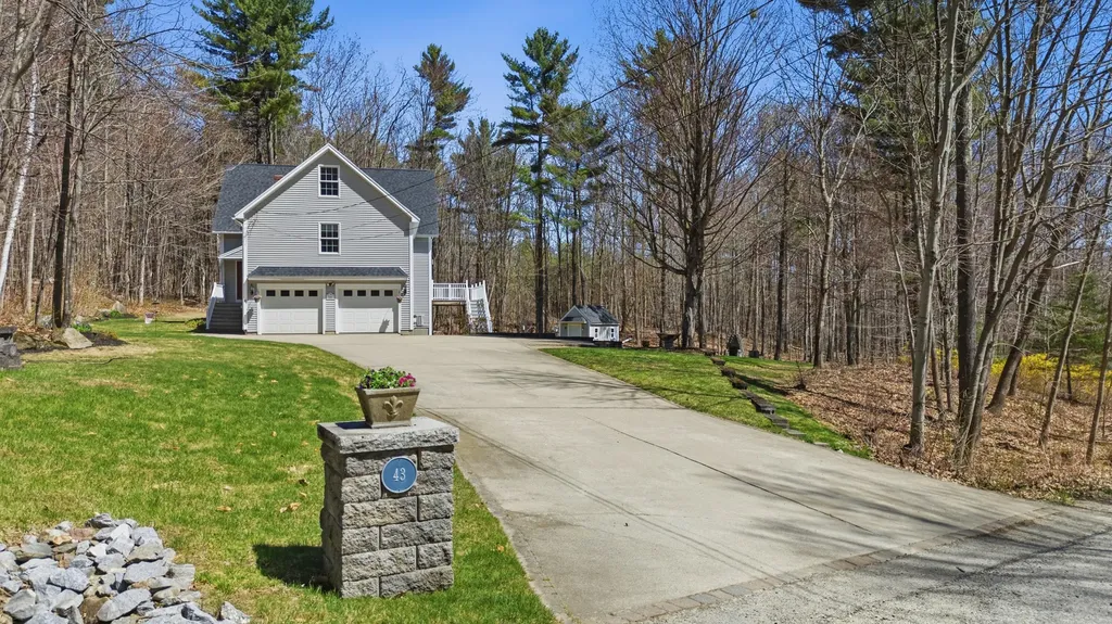43 Hoyt Drive Monmouth ME 04259