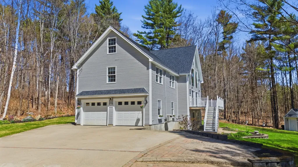 43 Hoyt Drive Monmouth ME 04259