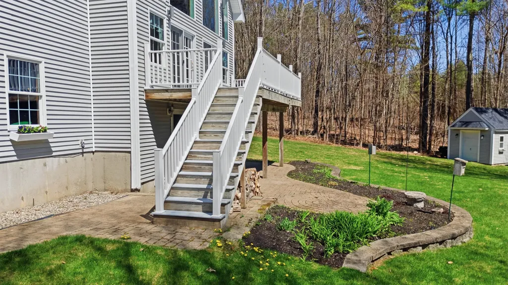 43 Hoyt Drive Monmouth ME 04259