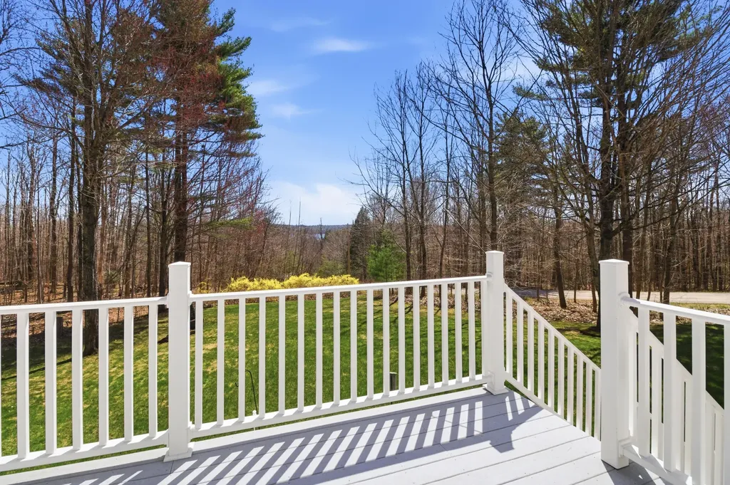 43 Hoyt Drive Monmouth ME 04259