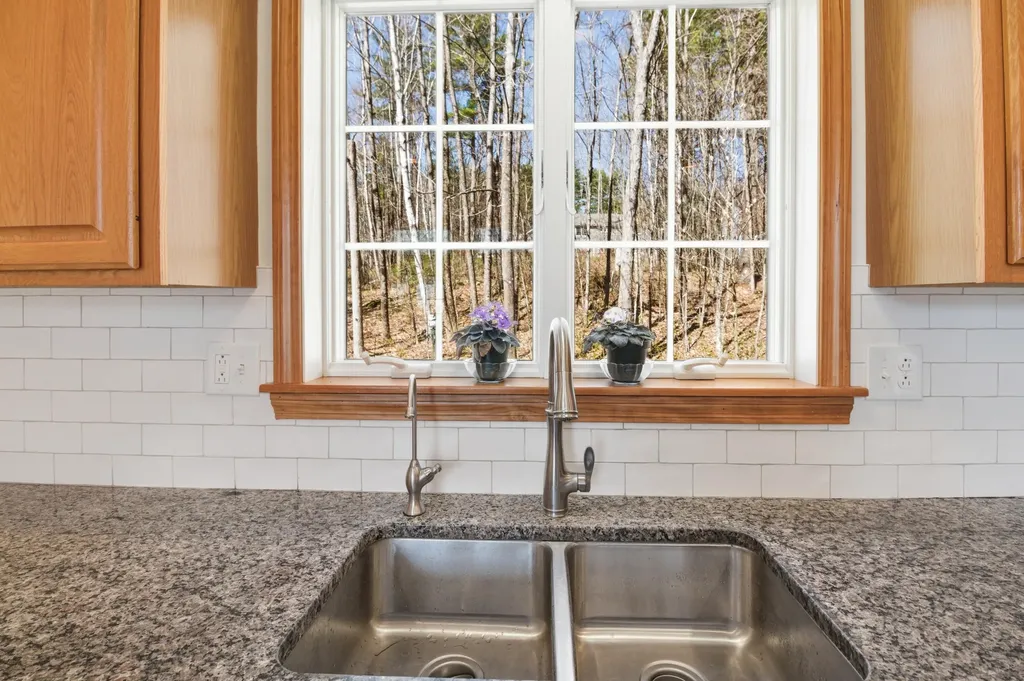 43 Hoyt Drive Monmouth ME 04259