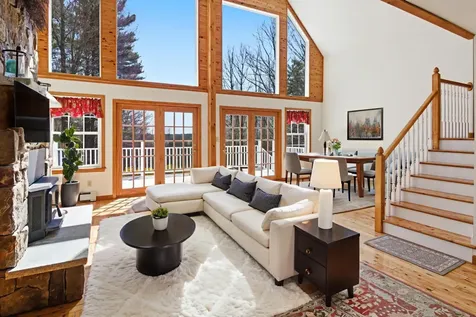 43 Hoyt Drive Monmouth ME 04259