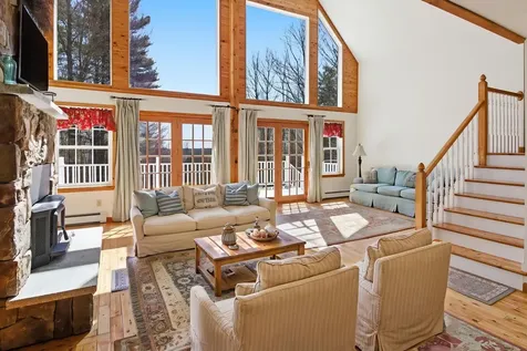 43 Hoyt Drive Monmouth ME 04259