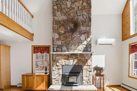 43 Hoyt Drive Monmouth ME 04259
