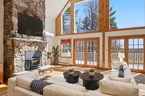 43 Hoyt Drive Monmouth ME 04259