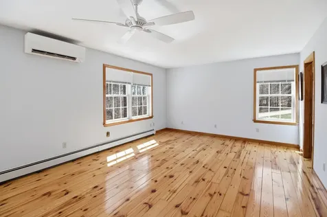 43 Hoyt Drive Monmouth ME 04259