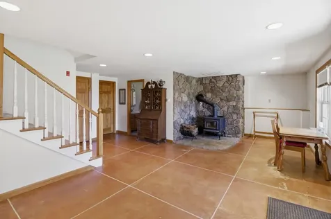 43 Hoyt Drive Monmouth ME 04259