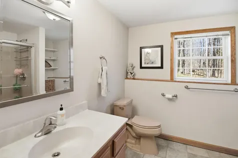 43 Hoyt Drive Monmouth ME 04259