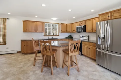 43 Hoyt Drive Monmouth ME 04259