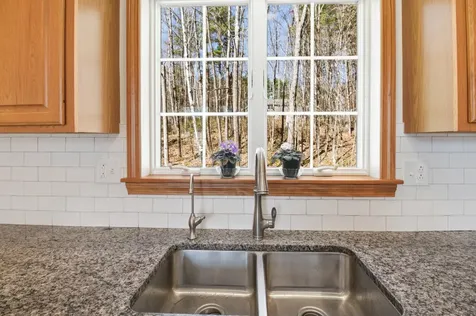 43 Hoyt Drive Monmouth ME 04259