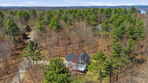43 Hoyt Drive Monmouth ME 04259