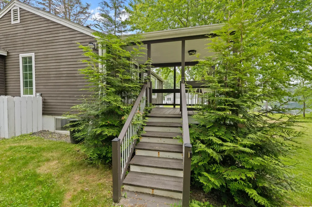 998 Lewiston Road West Gardiner ME 04345