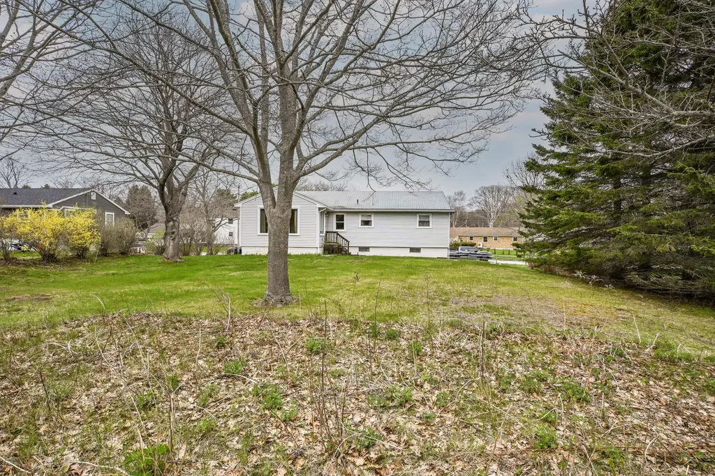 31 Vernon Road Cape Elizabeth ME 04107