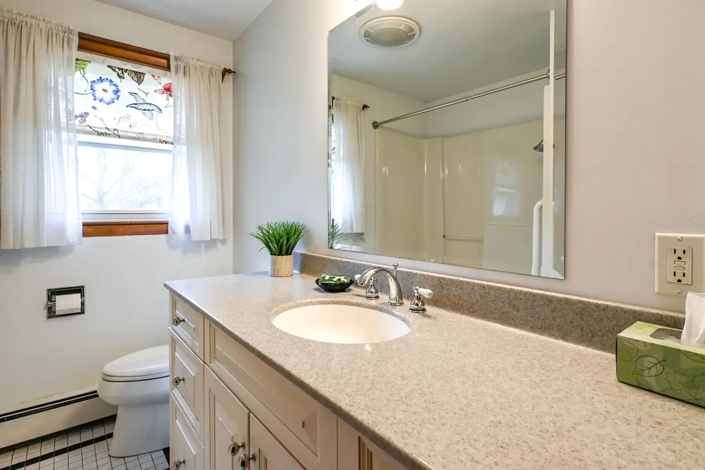 31 Vernon Road Cape Elizabeth ME 04107
