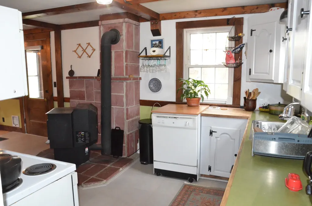 15 Briggs Avenue Paris ME 04281