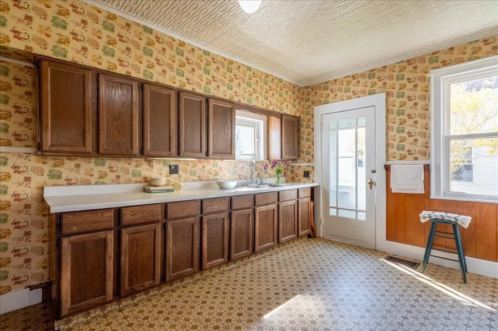 21 Georges Street Thomaston ME 04861