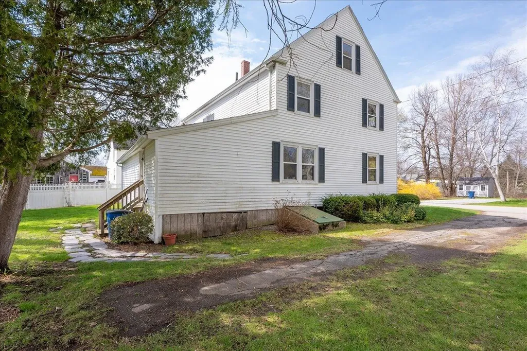21 Georges Street Thomaston ME 04861