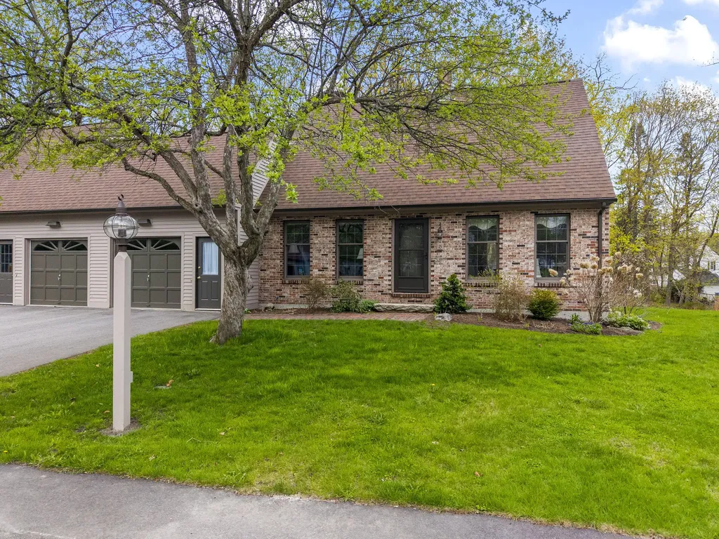 15 Coachlight Lane Portland ME 04102