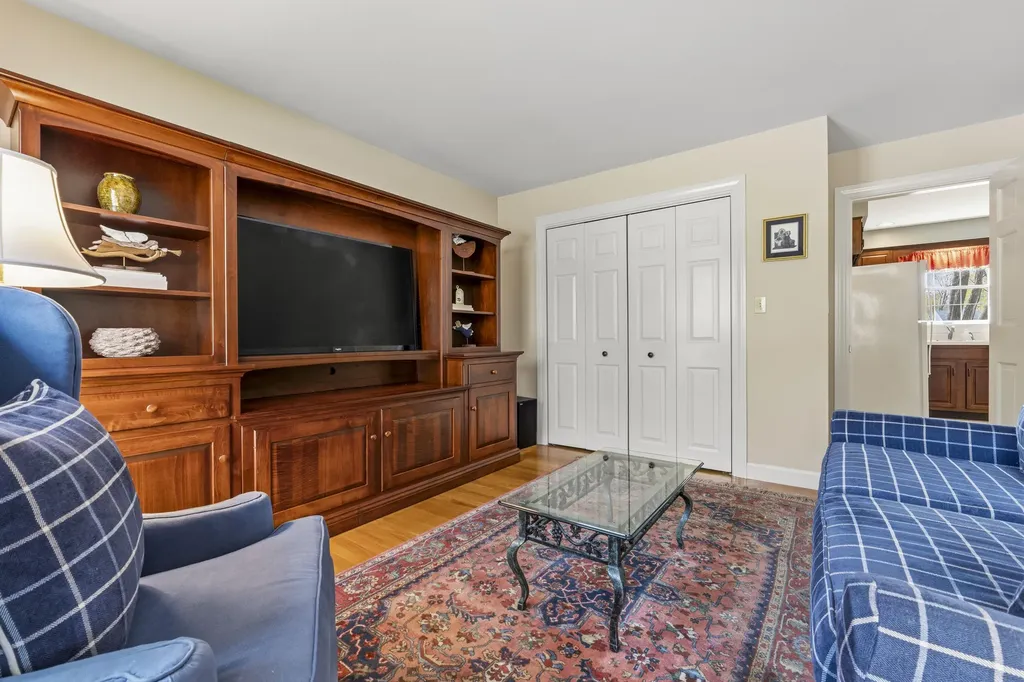 15 Coachlight Lane Portland ME 04102