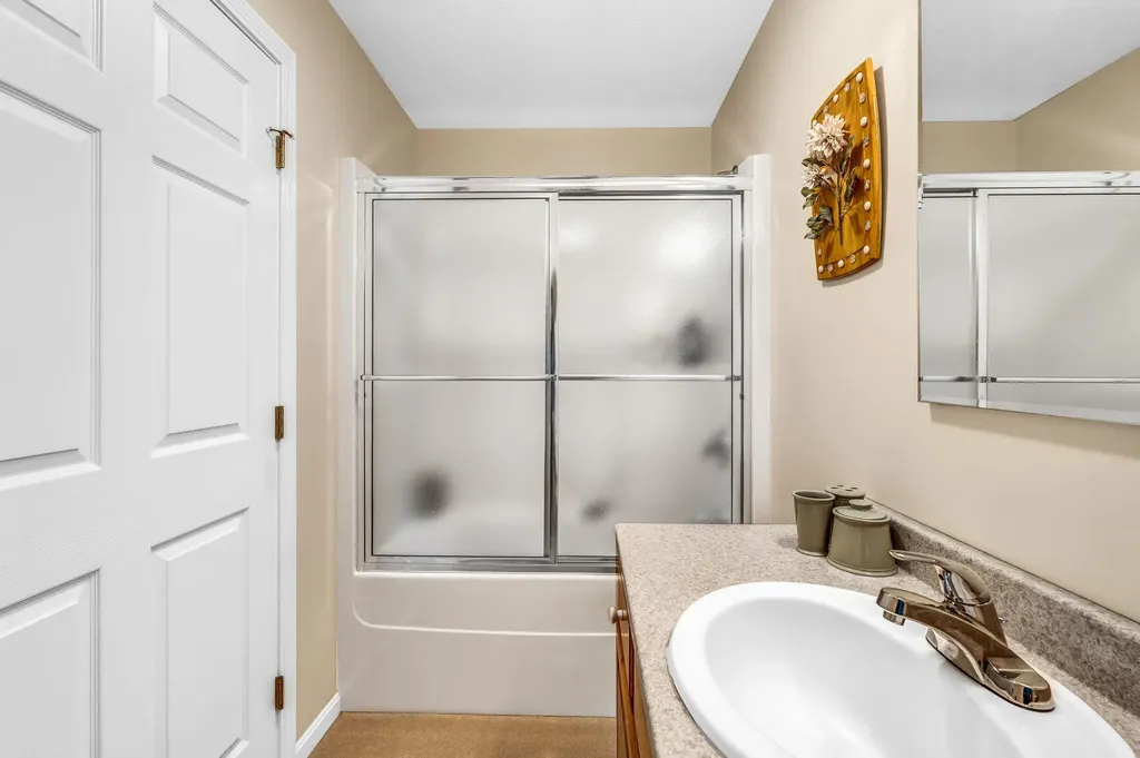 692 River Road Greene ME 04236