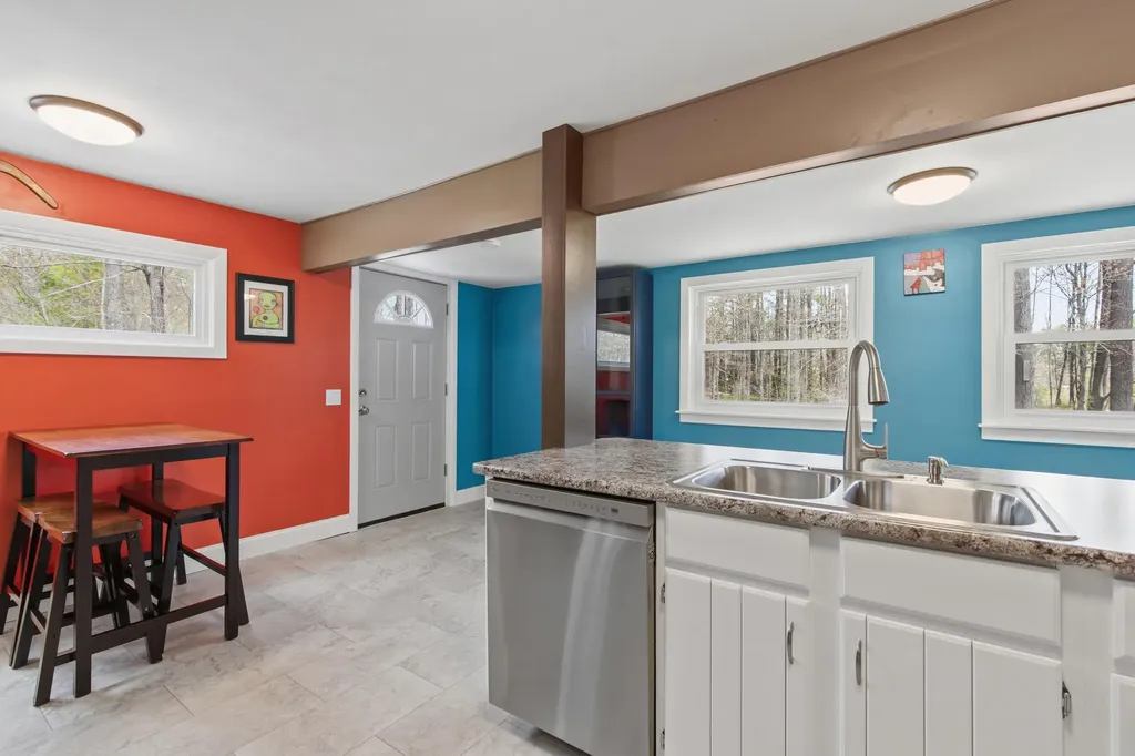 14 Margaret Street Naples ME 04055