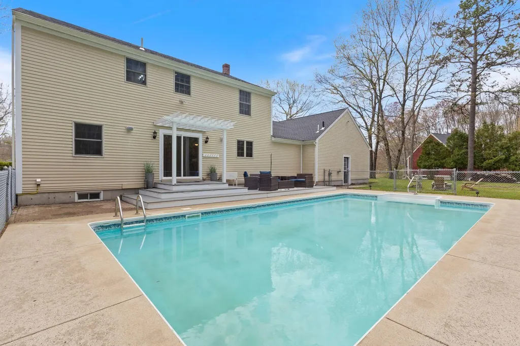 3 Gulliver Drive Sanford ME 04073