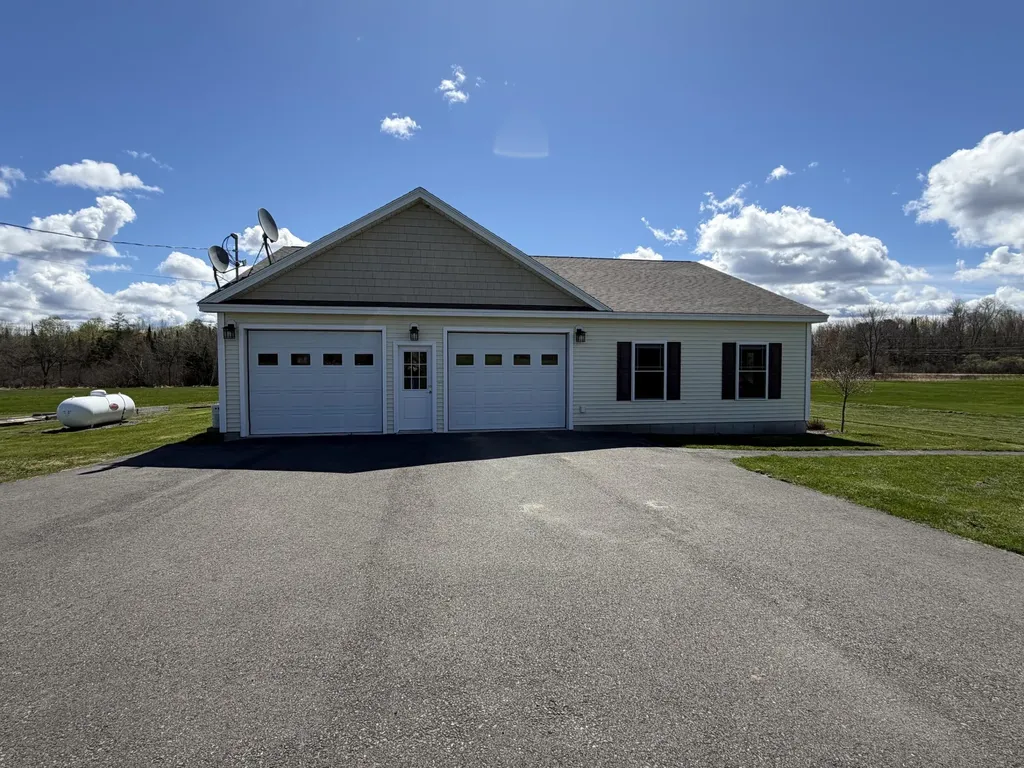 207 Corinth Road Hudson ME 04449
