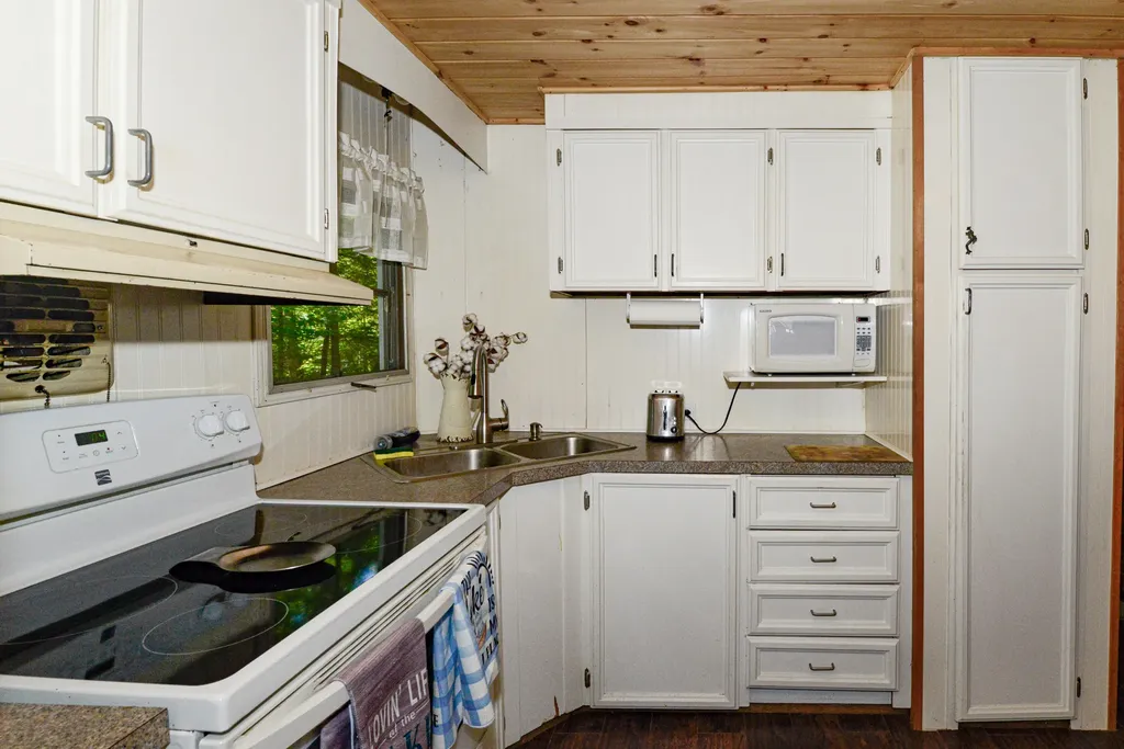 6 Dale Avenue Naples ME 04055