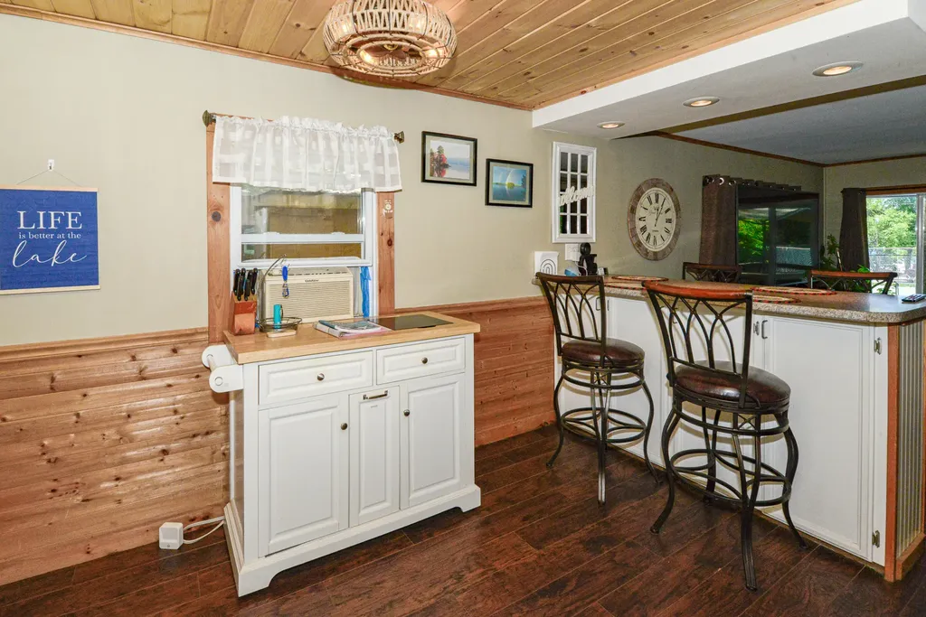 6 Dale Avenue Naples ME 04055