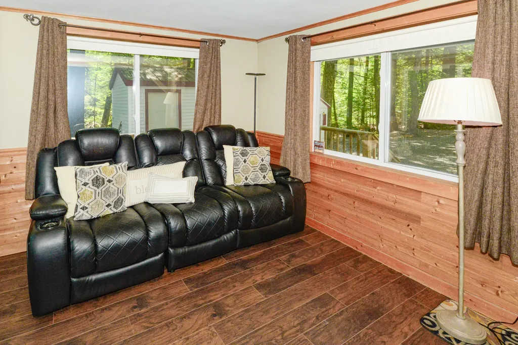 6 Dale Avenue Naples ME 04055