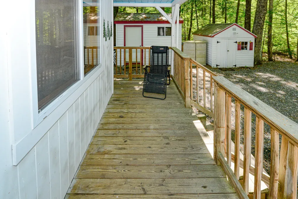 6 Dale Avenue Naples ME 04055