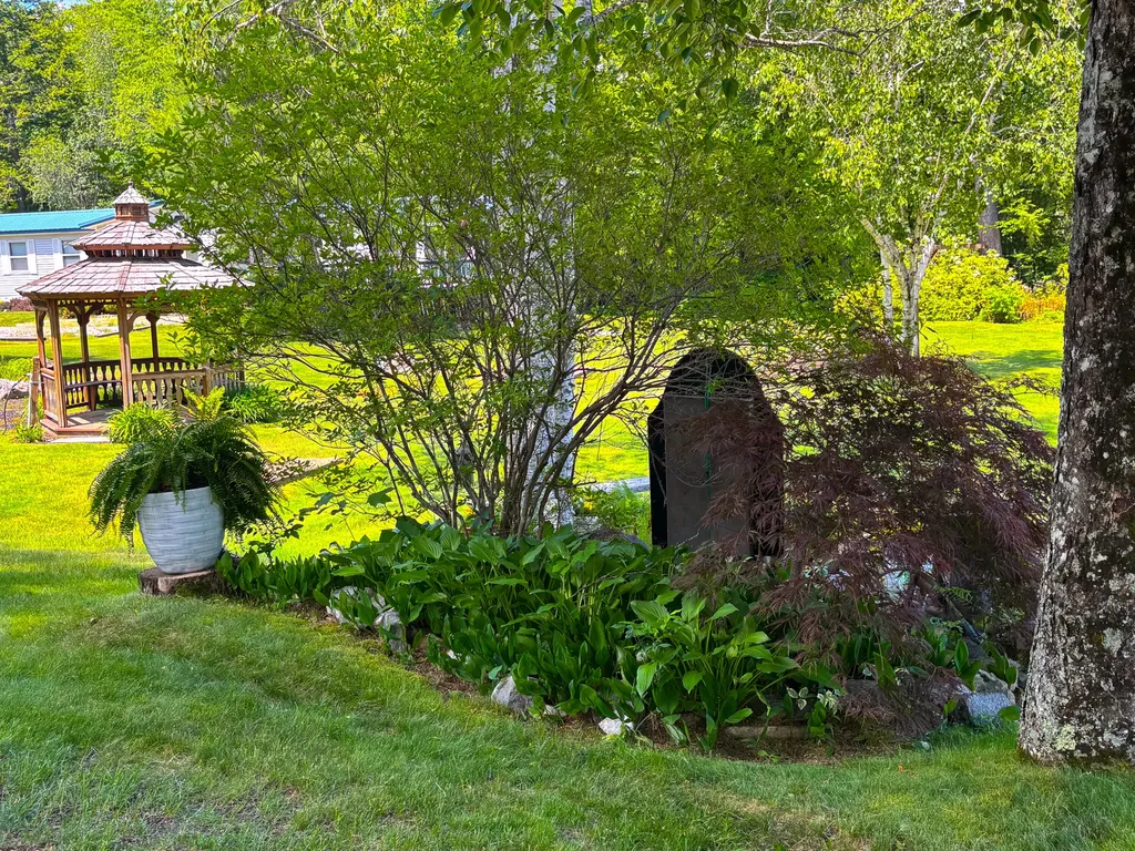 6 Dale Avenue Naples ME 04055
