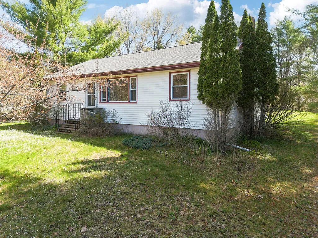 16 Claire Street Augusta ME 04330