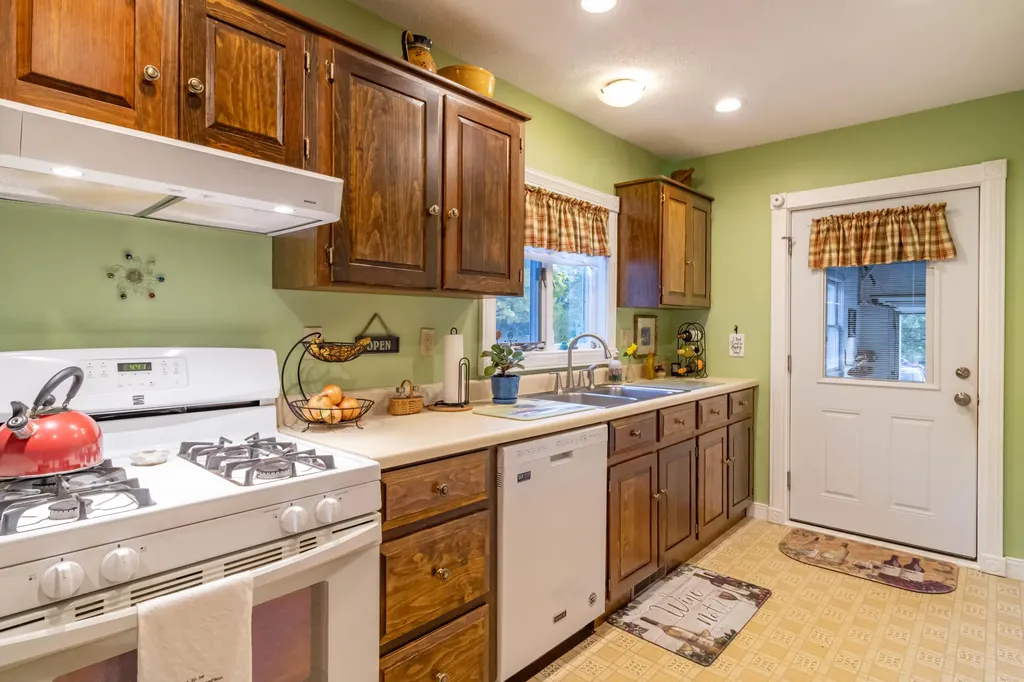 78 Spruce Street Bucksport ME 04416