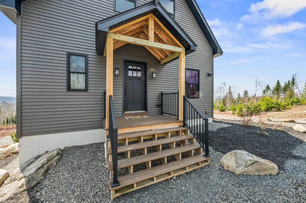 19 Barkies Way Rangeley ME 04970