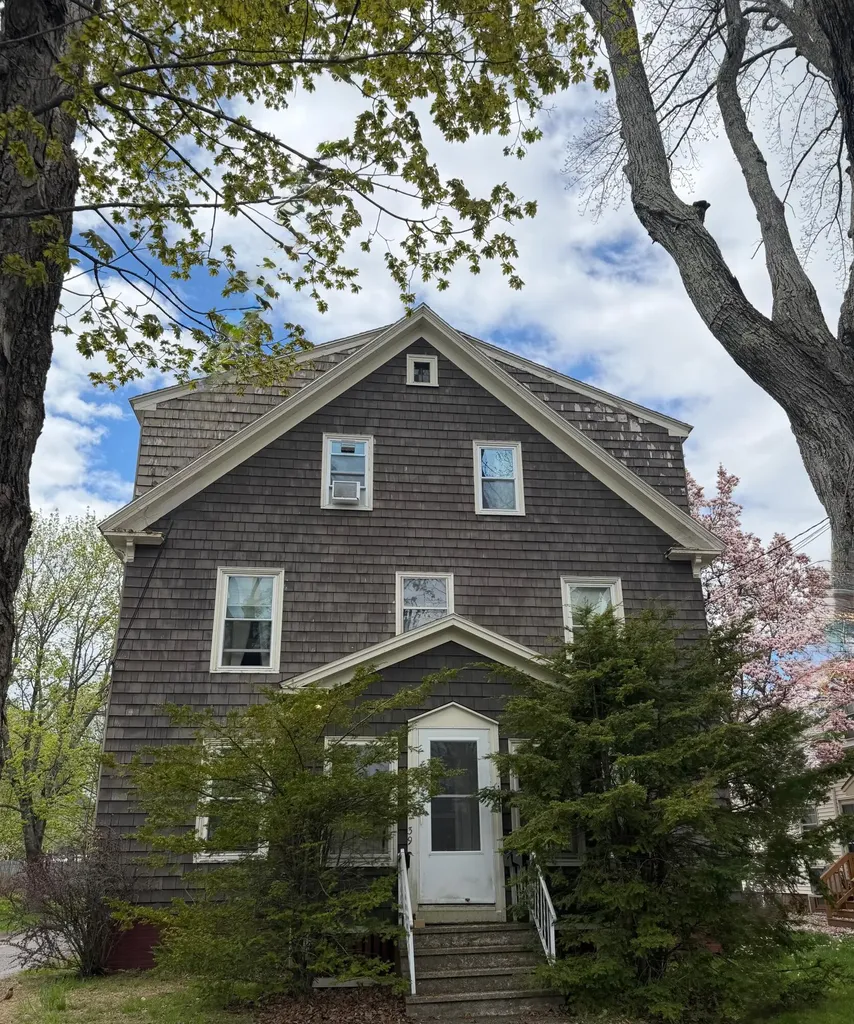 39 Rochester Street Westbrook ME 04092