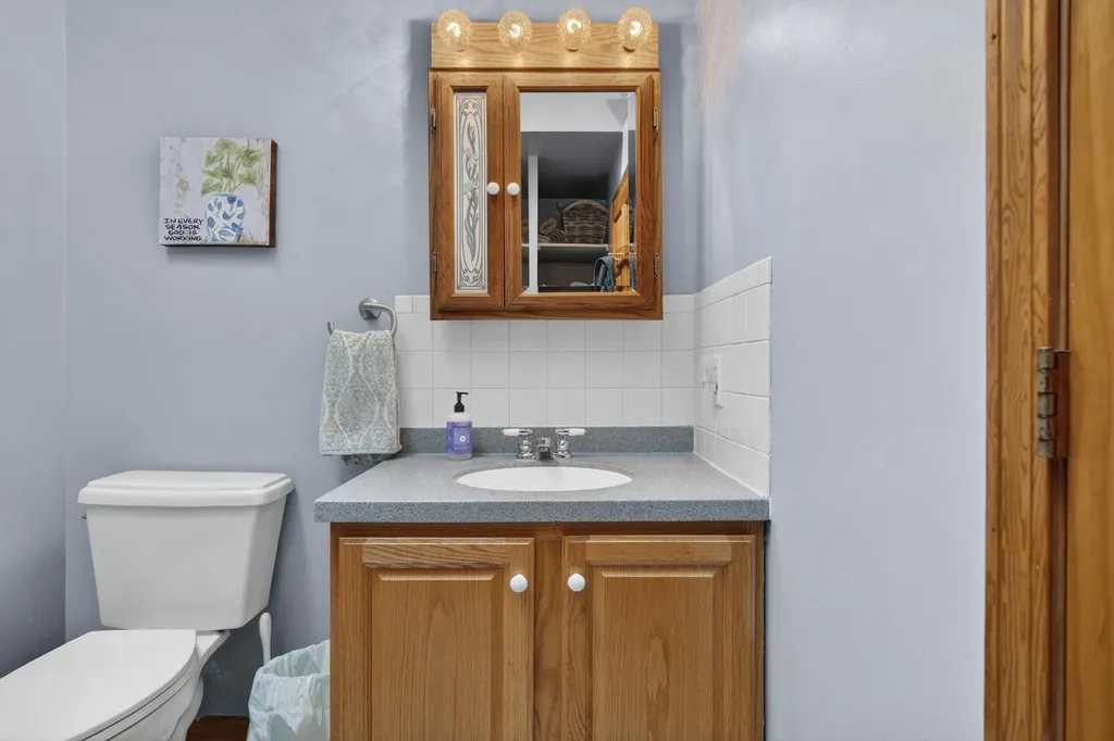 156 Bisco Road Paris ME 04281