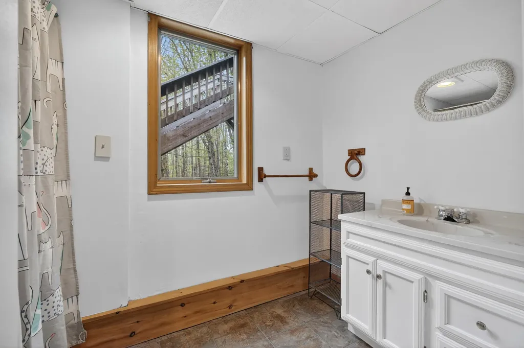 156 Bisco Road Paris ME 04281