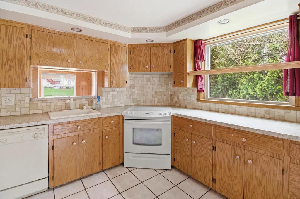 5 Lynn Street Lewiston ME 04240