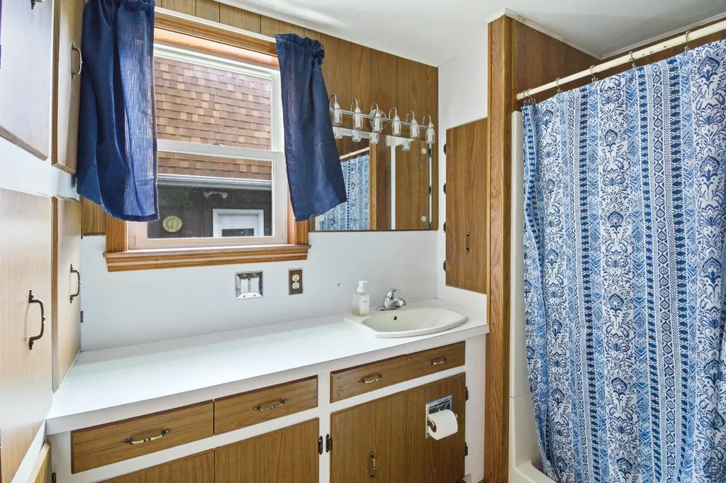 5 Lynn Street Lewiston ME 04240