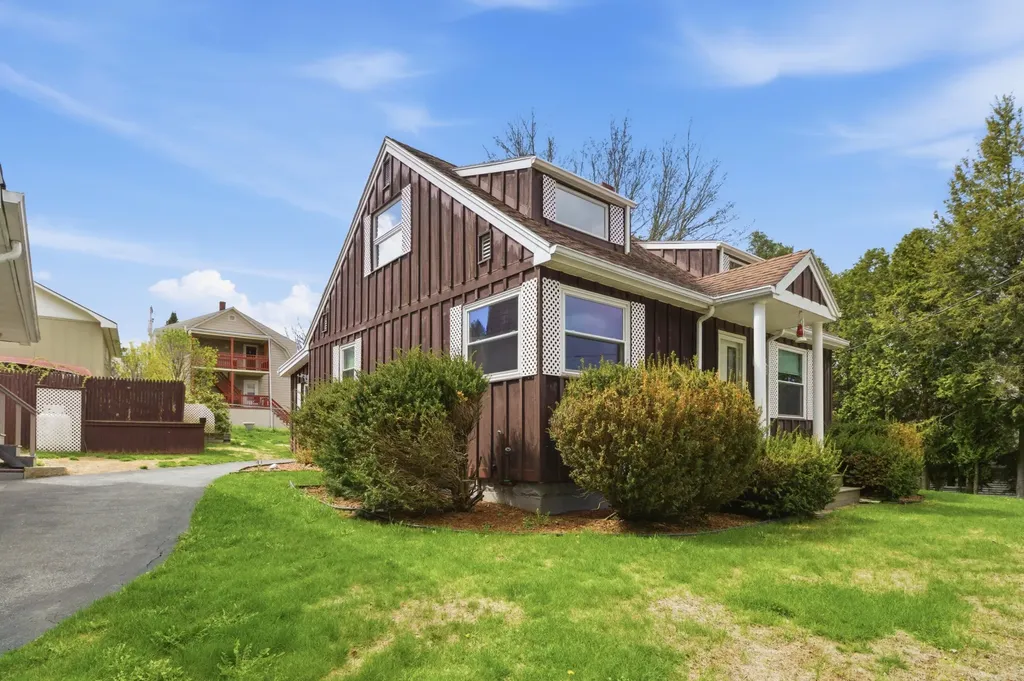 5 Lynn Street Lewiston ME 04240