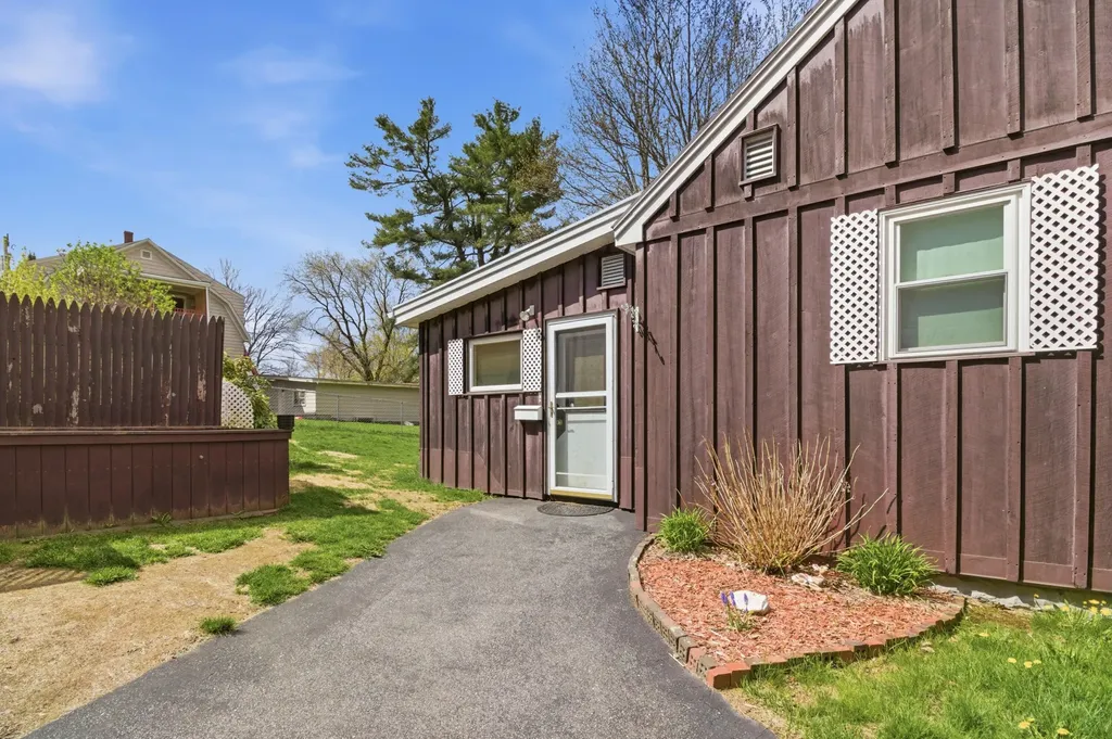 5 Lynn Street Lewiston ME 04240
