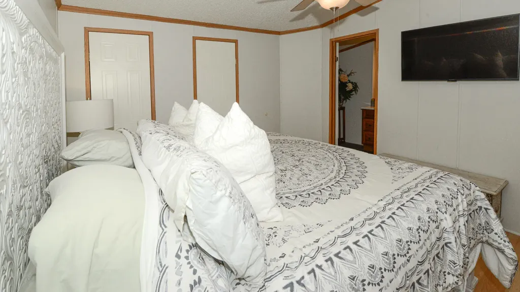 6 Donna Avenue Naples ME 04055