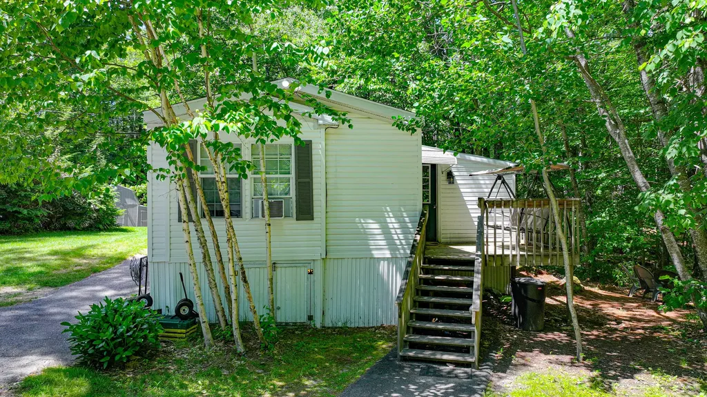 6 Donna Avenue Naples ME 04055