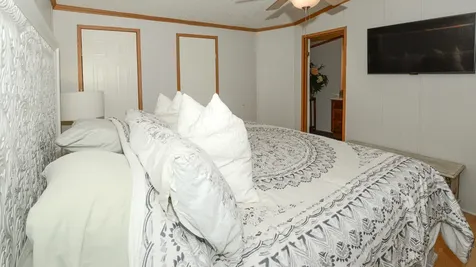 6 Donna Avenue Naples ME 04055