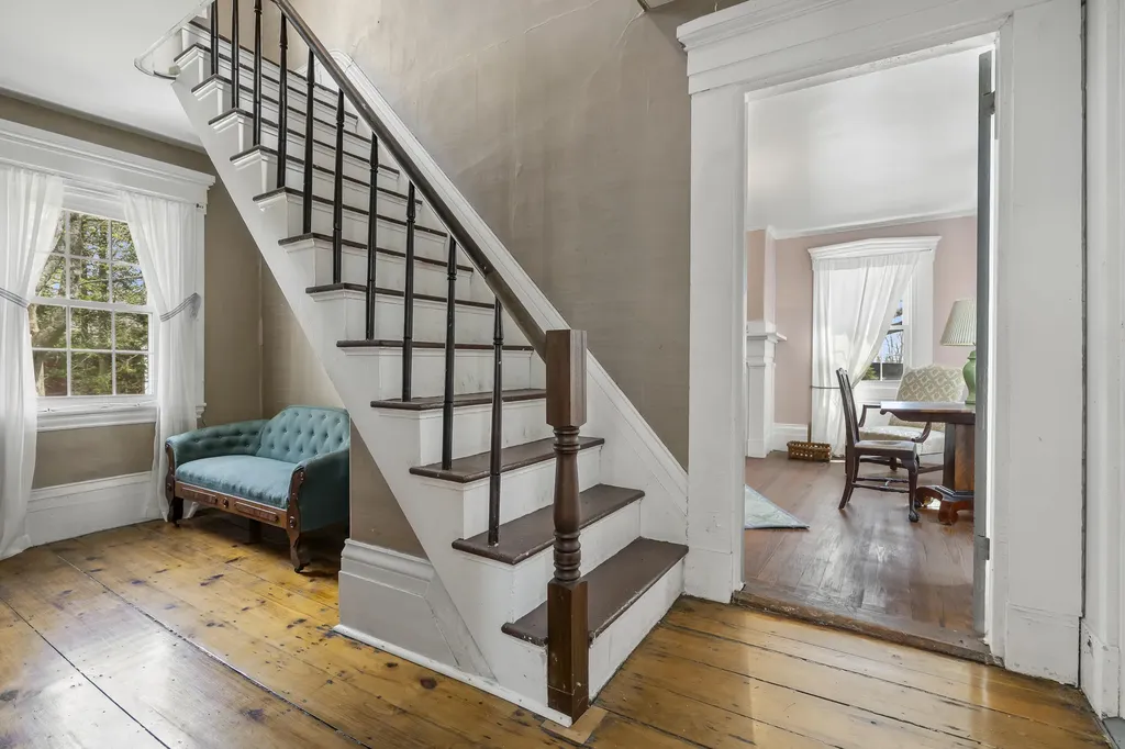 11 Academy Hill Road Newcastle ME 04553
